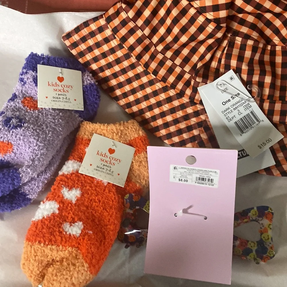 NWT Accessory Bundle. Bucket Hat, Socks & Hair clip. Great gift for a friend